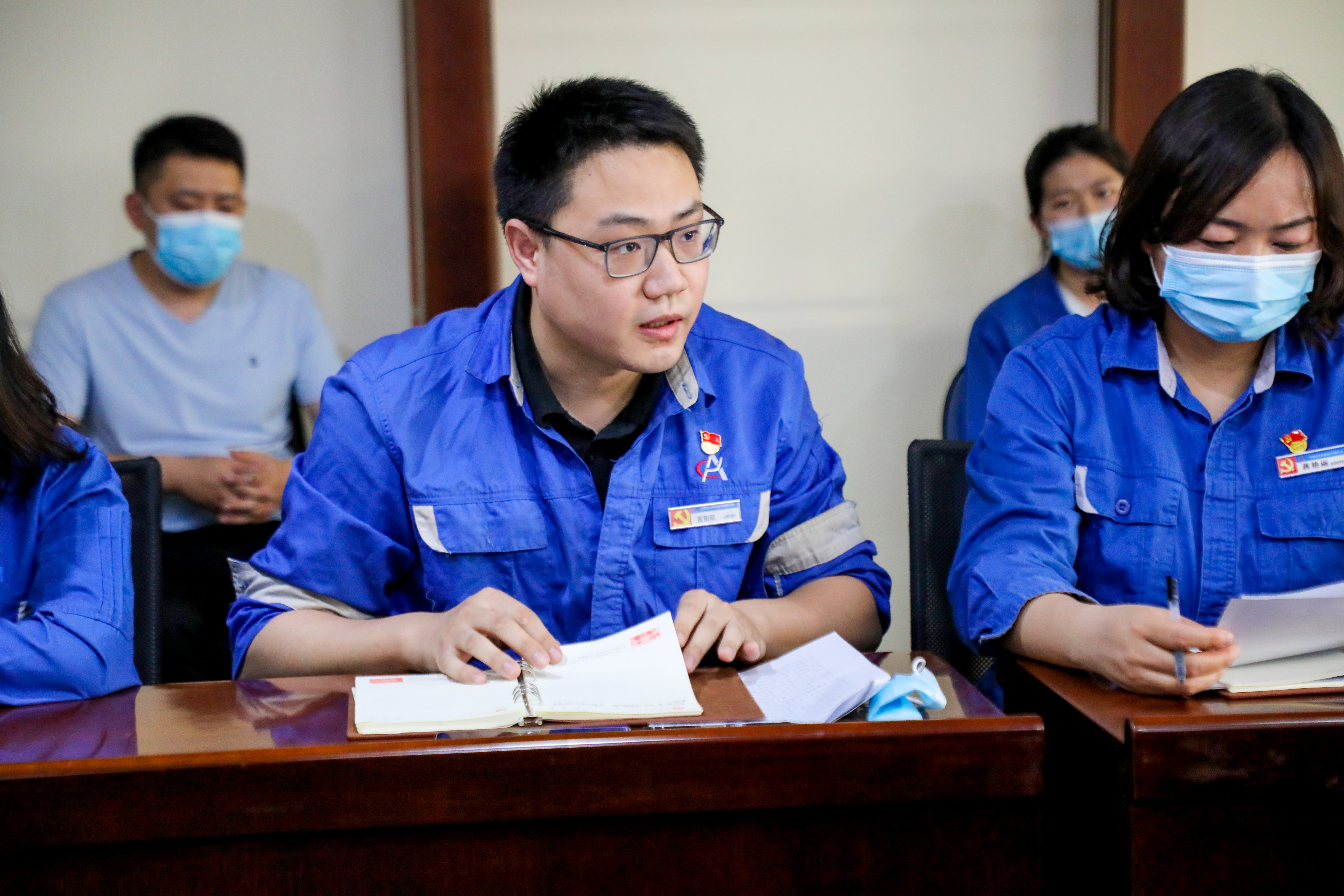 青春賽道 奮斗有光|安彩高科開(kāi)展青年員工座談會(huì)