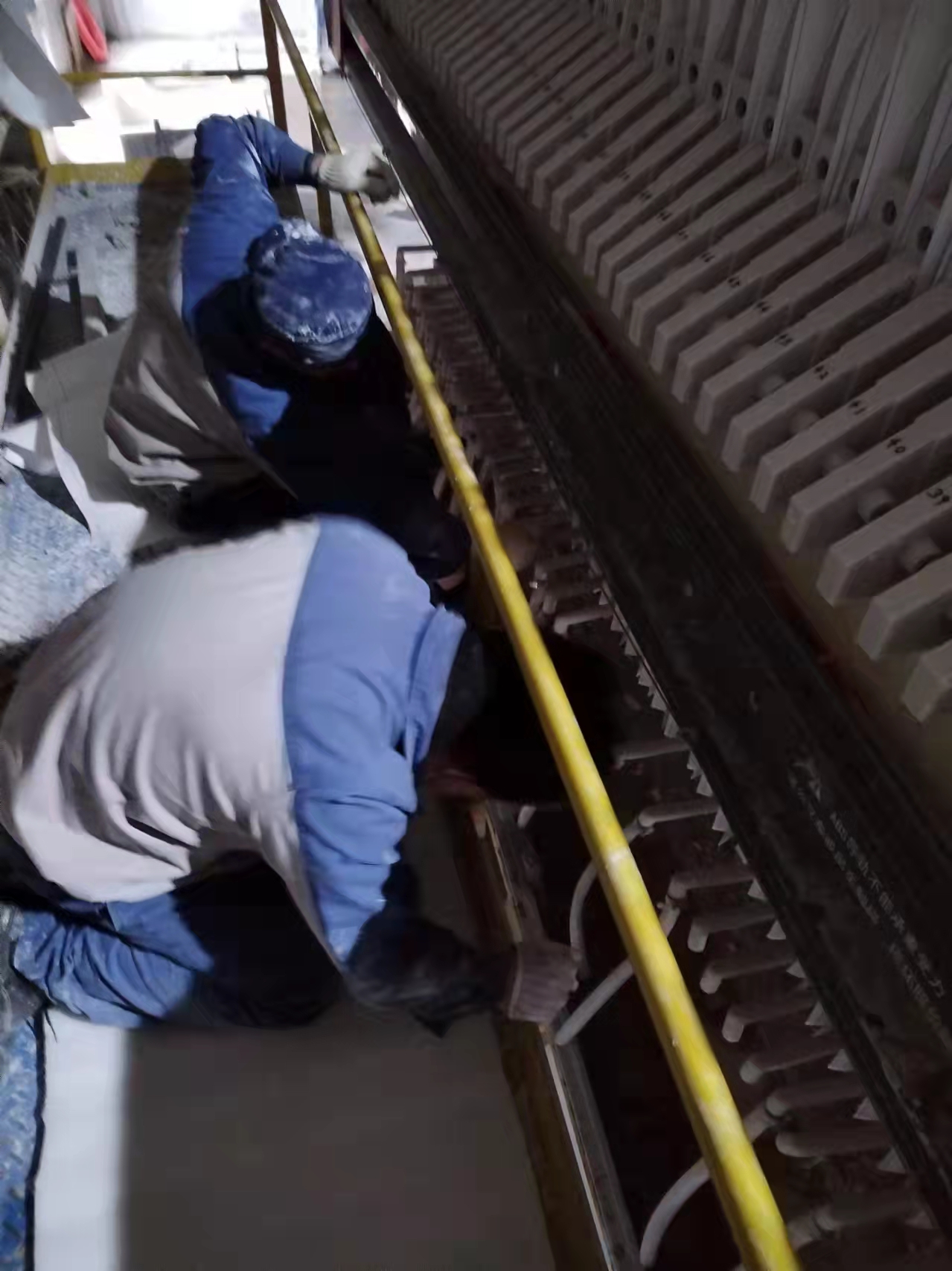 光伏新材料:春寒料峭斗志昂,爭分奪秒換布忙