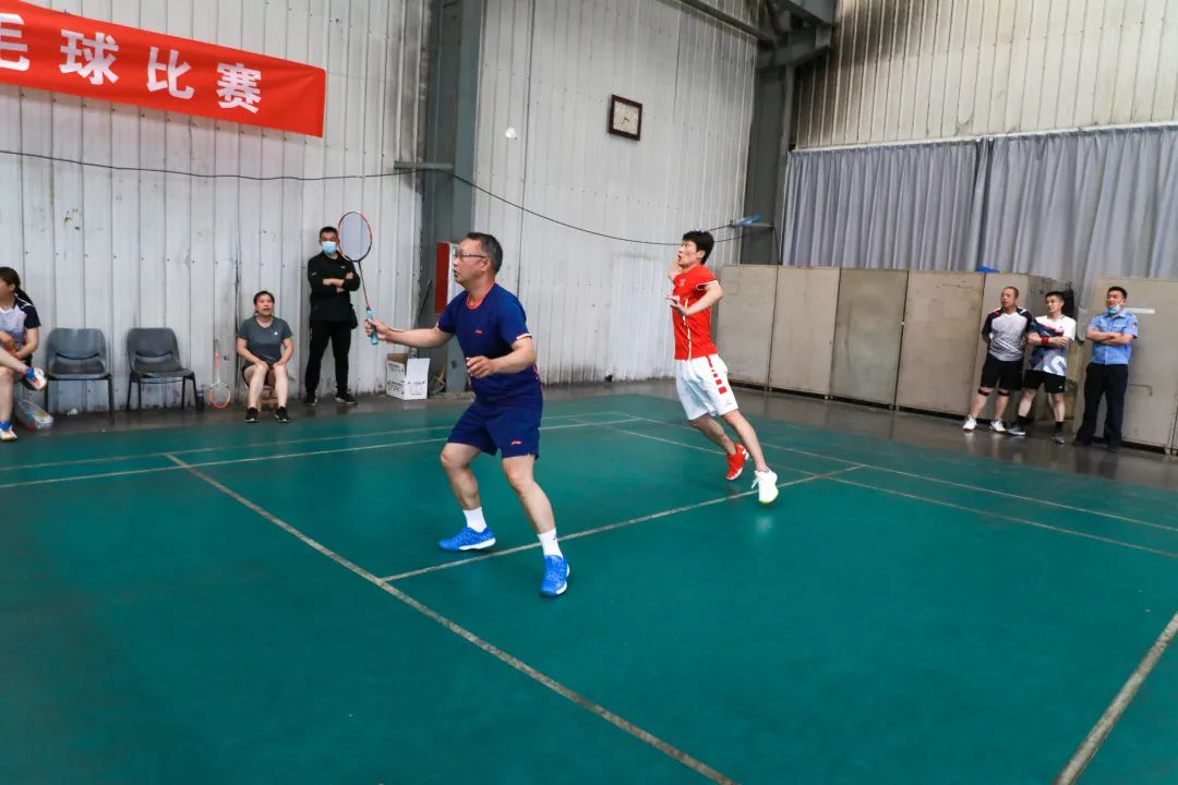 激情碰撞 羽球飛揚(yáng)——安彩高科工會舉辦2022年職工羽毛球比賽