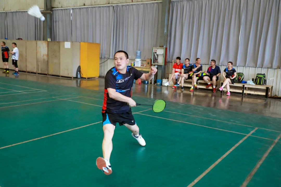 激情碰撞 羽球飛揚(yáng)——安彩高科工會舉辦2022年職工羽毛球比賽