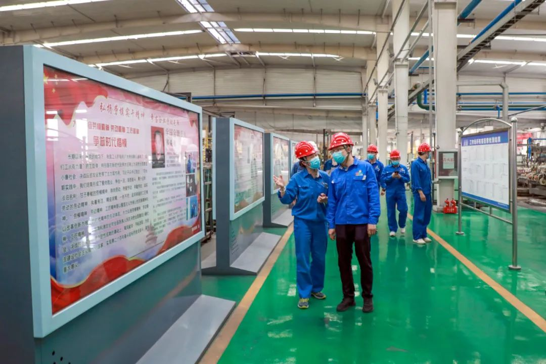 翠籠蒲艾香，慰問送安康——安彩高科總經理端午節慰問一線職工